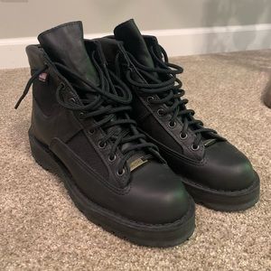 Danner women’s Patrol boots NWOT